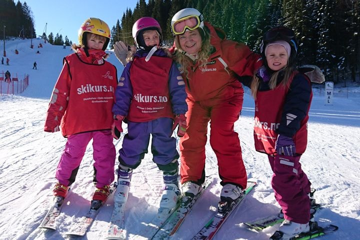 Kurs i ski eller snowboard for barn, ungdom og voksne fra skikurs.no, inkl. heiskort (2 av 9)