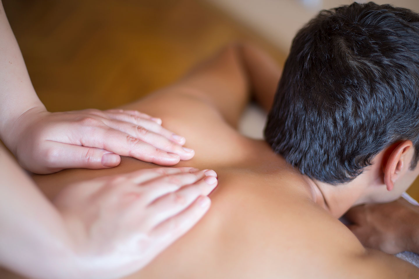 Idrottsmassage med koppning 40 min hos OueisBeauty i Mellersta Förstaden