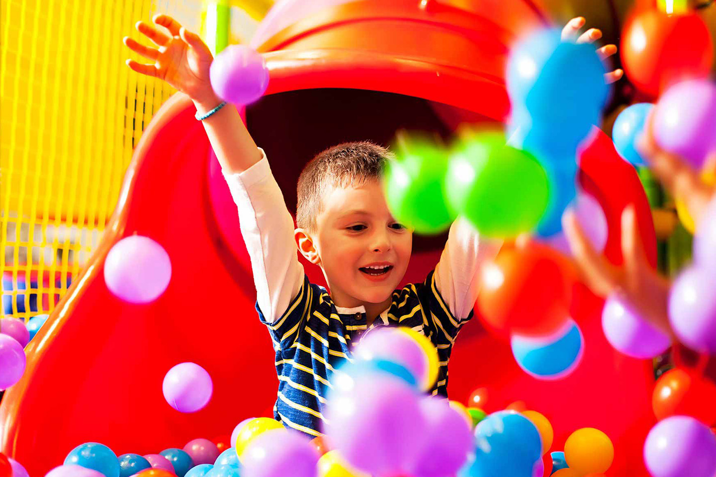 Entré inkl. fika till leklandet Lek & Bus i Värmdö