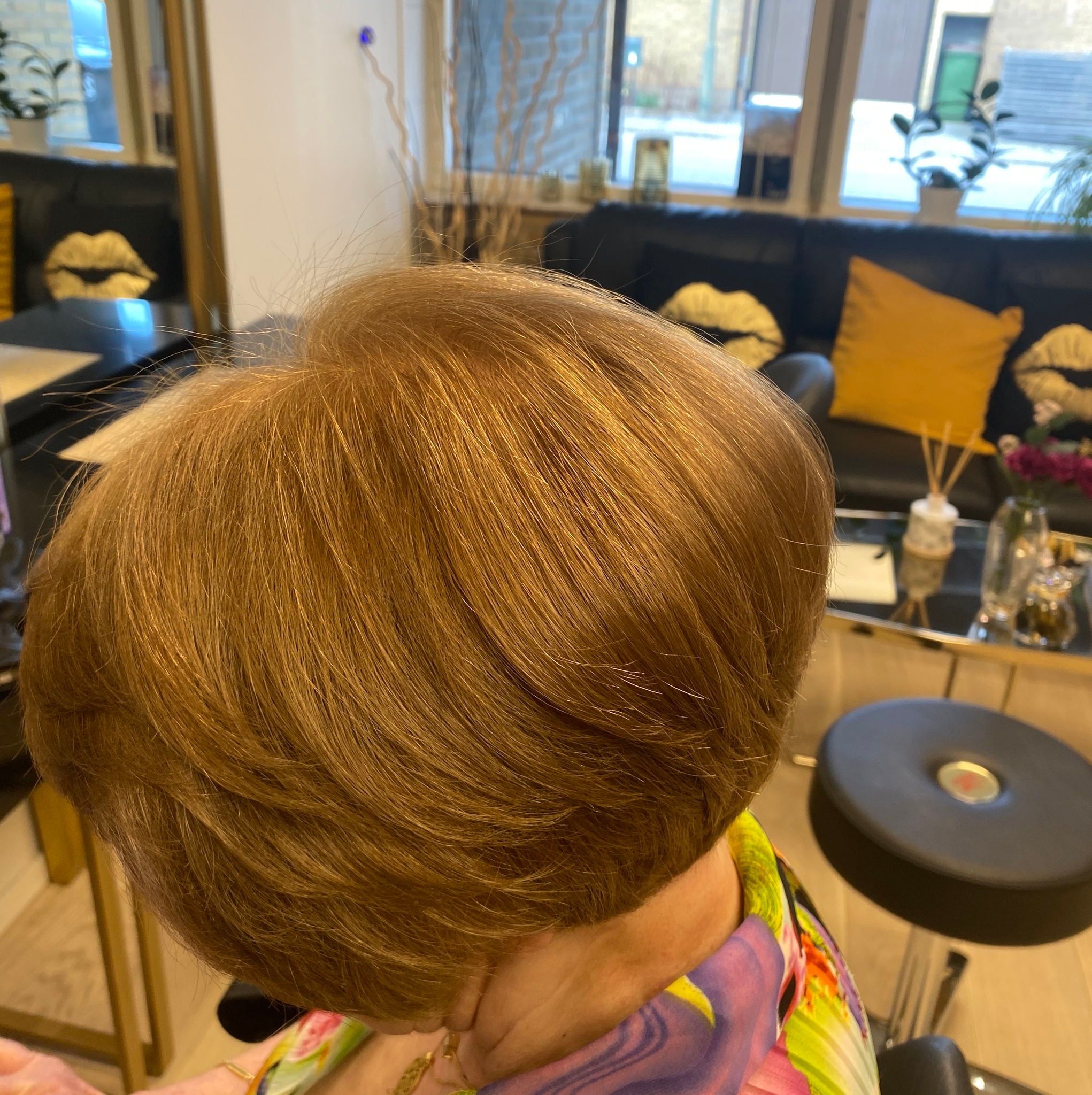 Färga håret med balayage & klippning av toppar hos Frisörsalong Arvil (4 av 7)