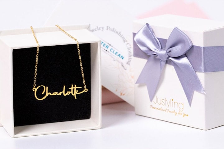 Rabattkod - Designa ditt eget halsband med namn hos Personalized gifts now