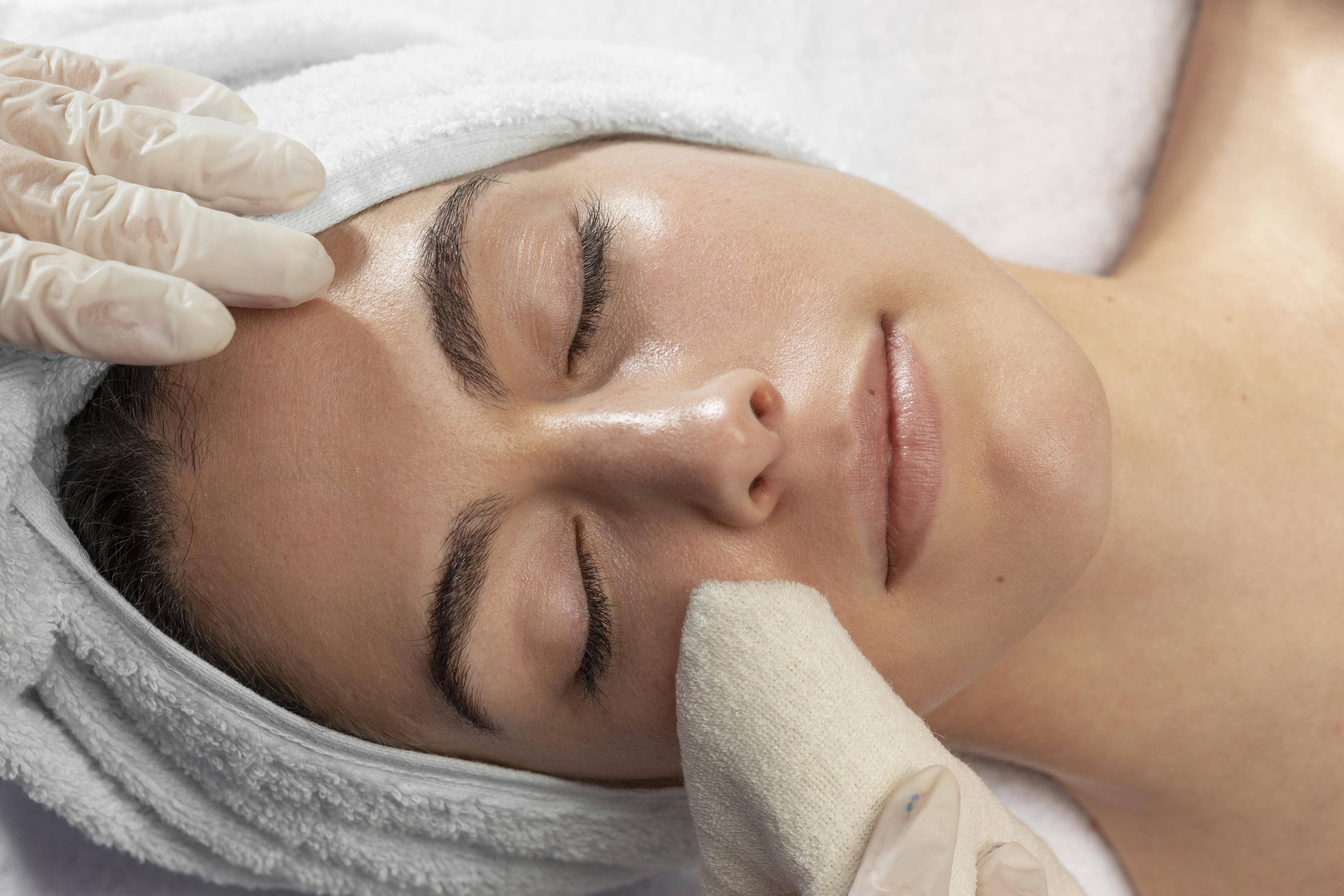 Klassisk ansiktsrengöring, Luxe Signatur Glow eller Deep Hydration & Glow