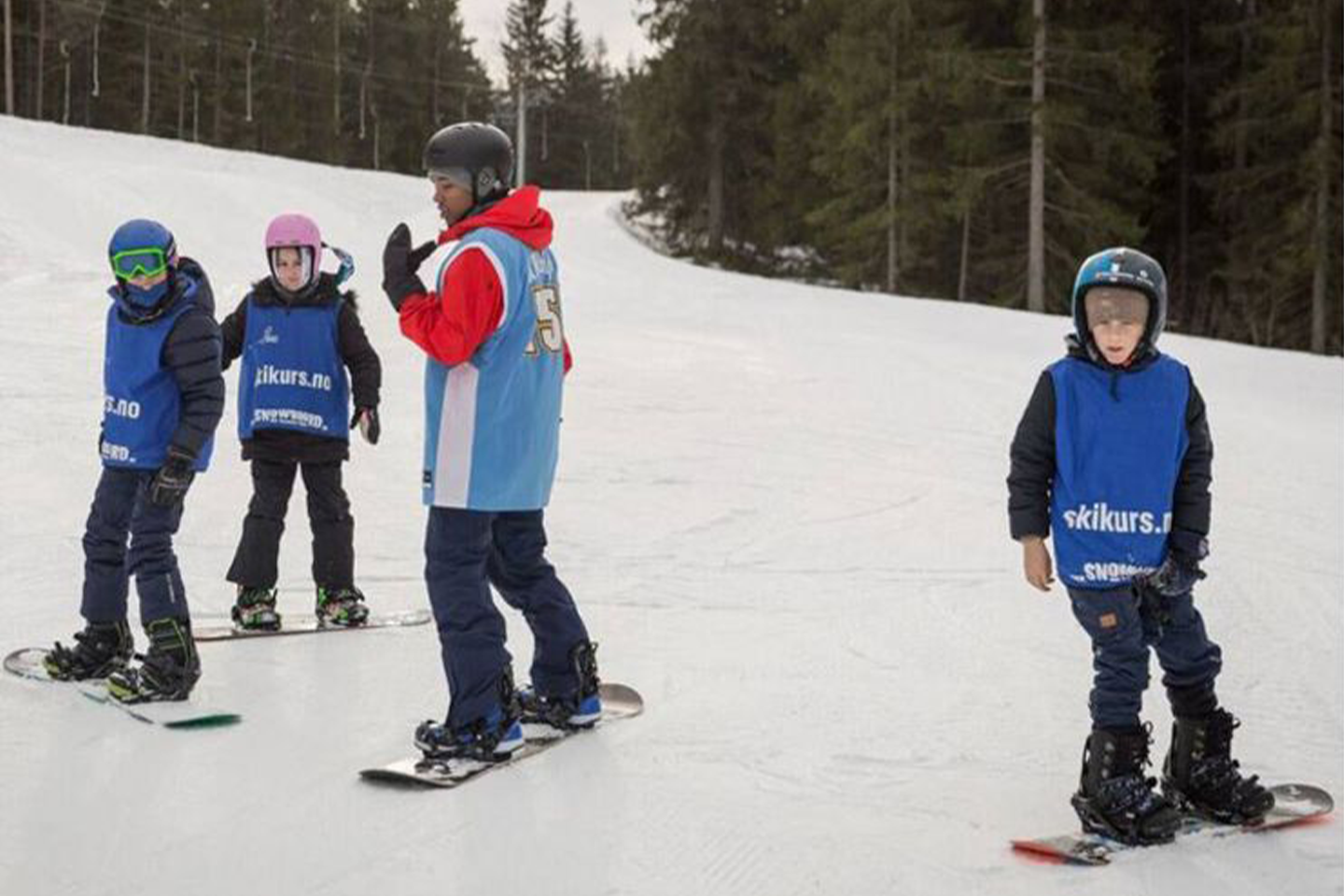 Slalåm- og snowboardkurs hos Skikurs.no i vinterferien, inkl. heiskort (1 av 9)