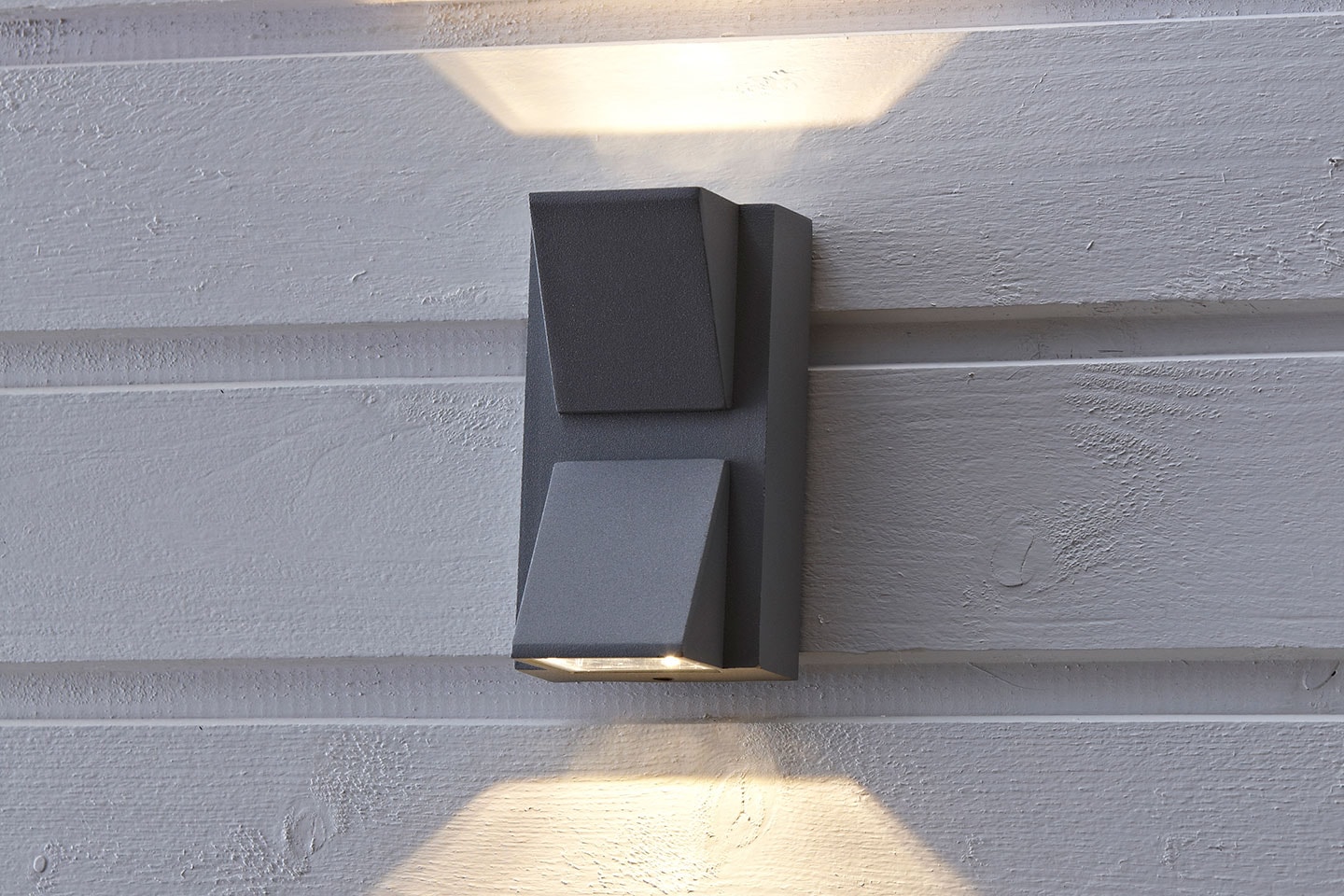 Markslöjd Carina fasadlampa 2L grå (1 av 4) (2 av 4)