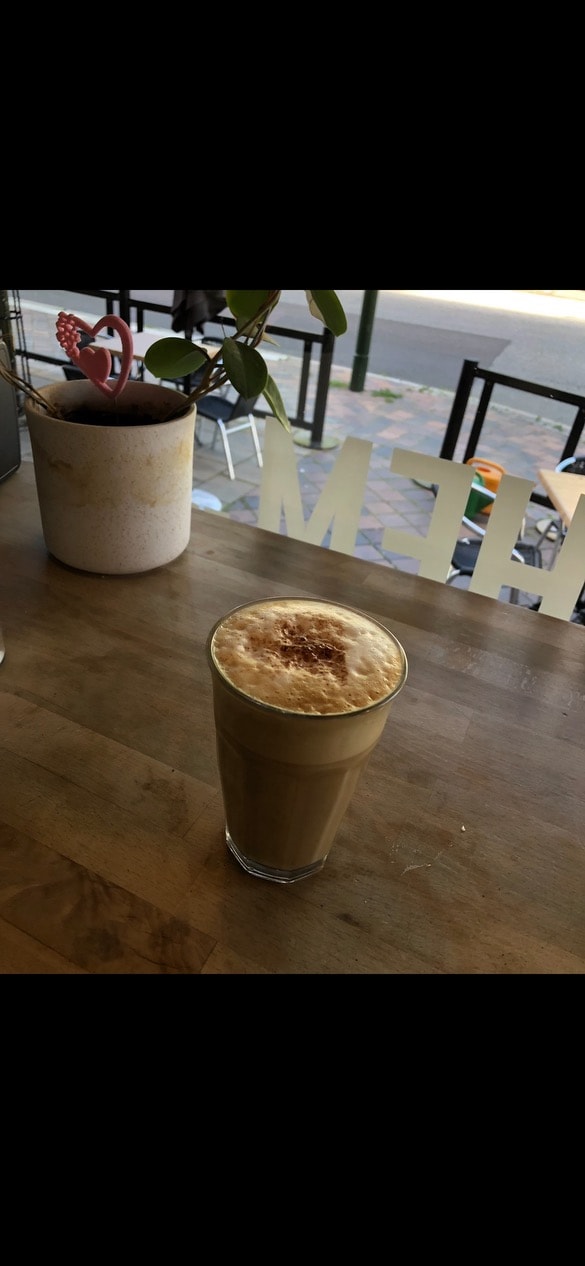 Kaffe med kladdkaka, paj, brownie eller morotskaka hos Café Fridhem (4 av 8)