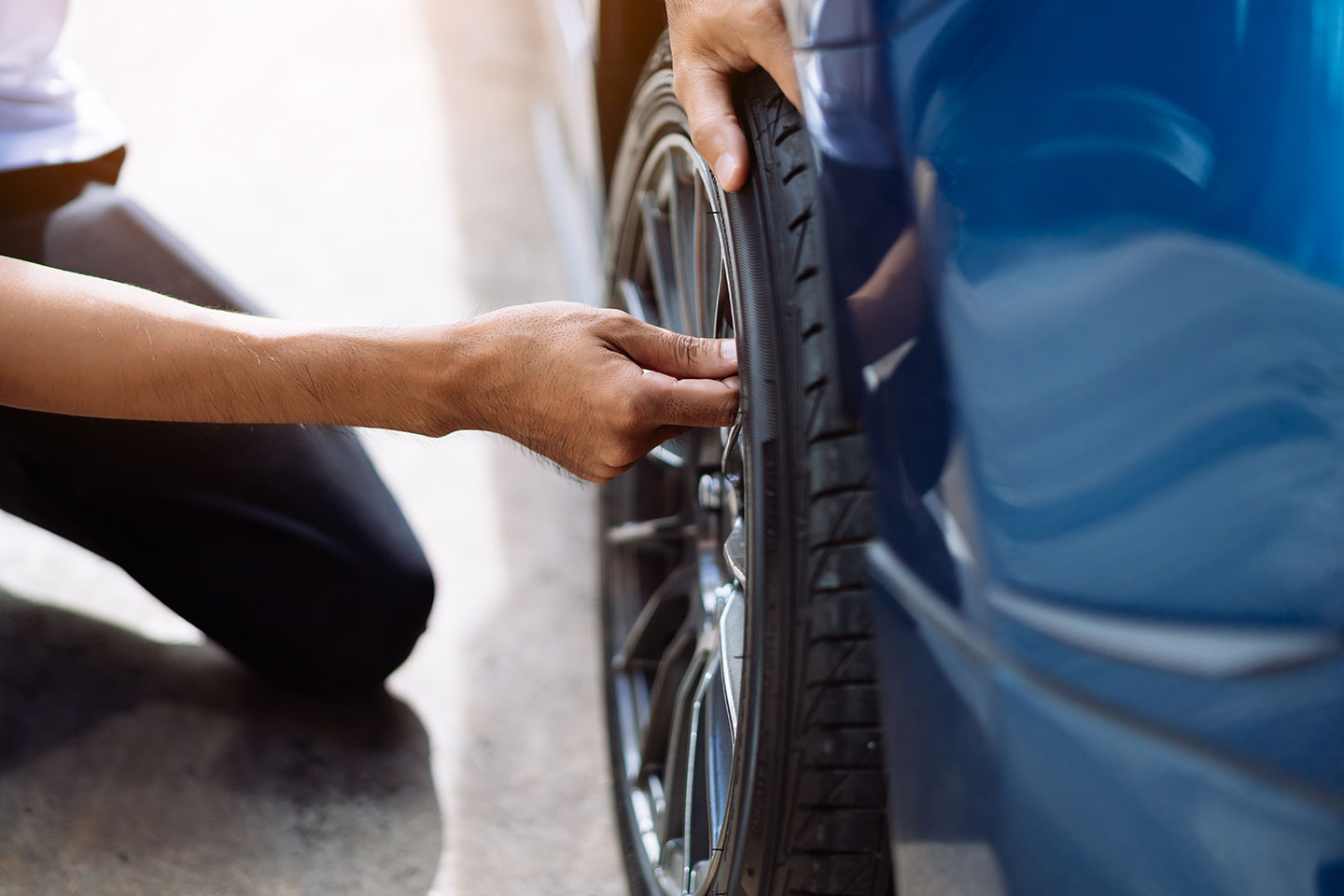 Däckbyte eller däckhotell hos Car Care Service i Norrtull