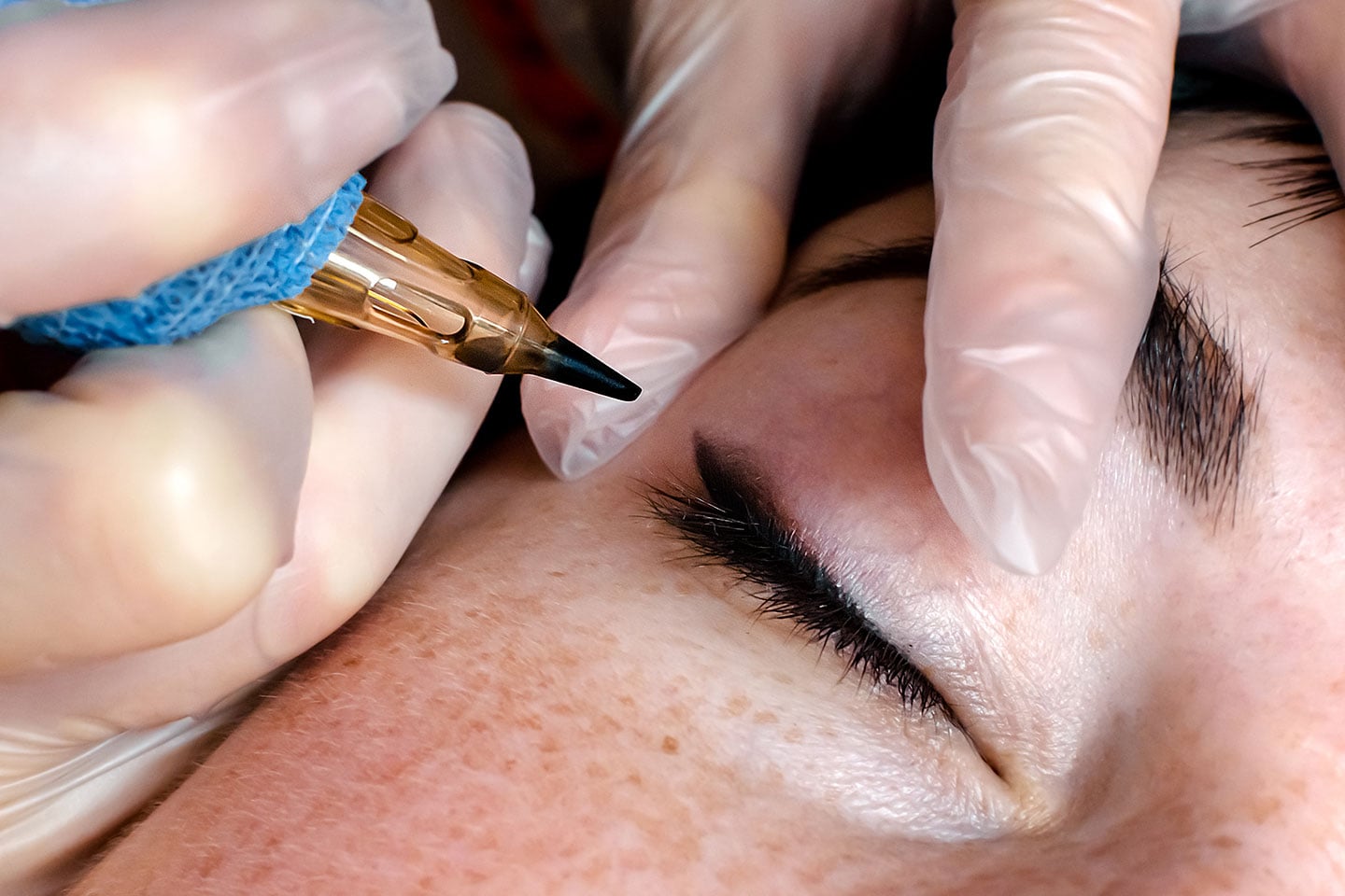 Kosmetisk tatuering eyeliner hos Beauty & Style i Sollentuna