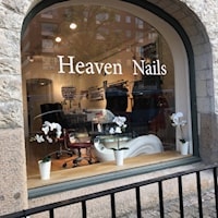 Ansiktsbehandling hos Heaven Nails vid Berzeliigatan (1 av 2)