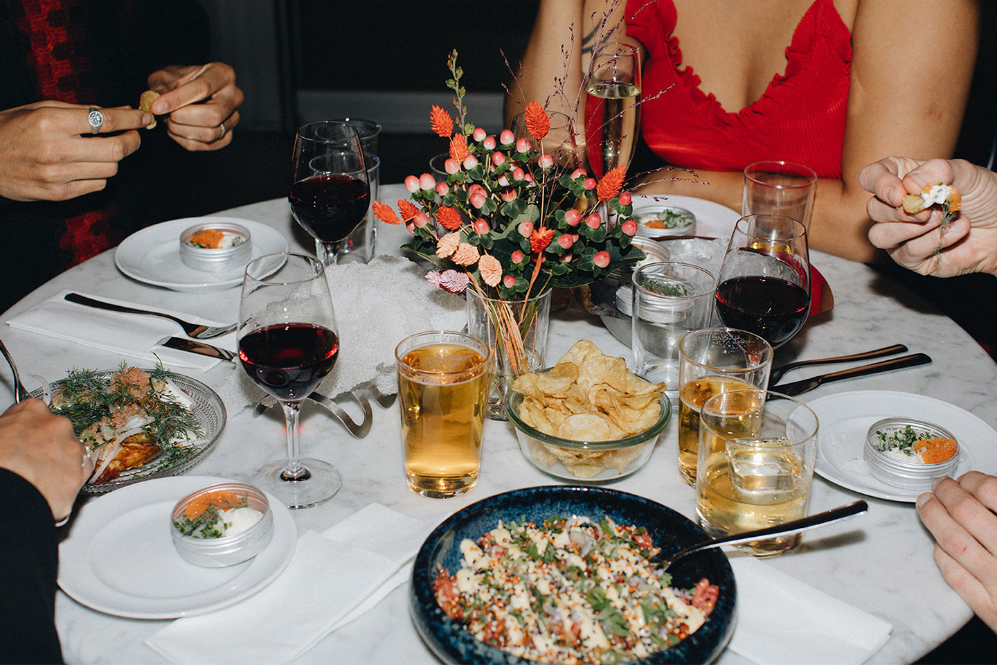 Sharingmeny med juldrink och julklappsspel hos Urban Deli i Stockholm