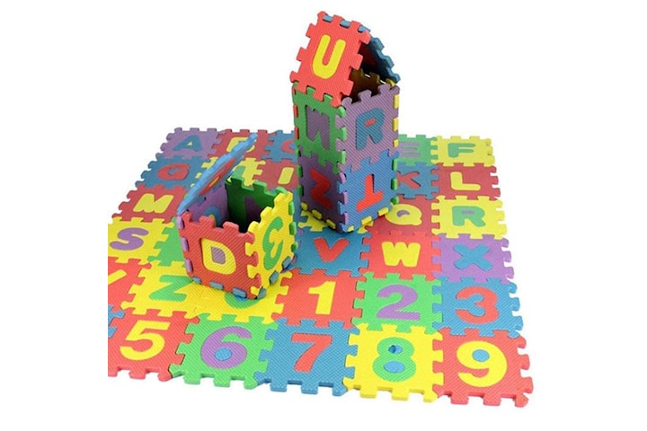 Pusselmatta med bokstäver och siffror 15,5 x 15,5 cm