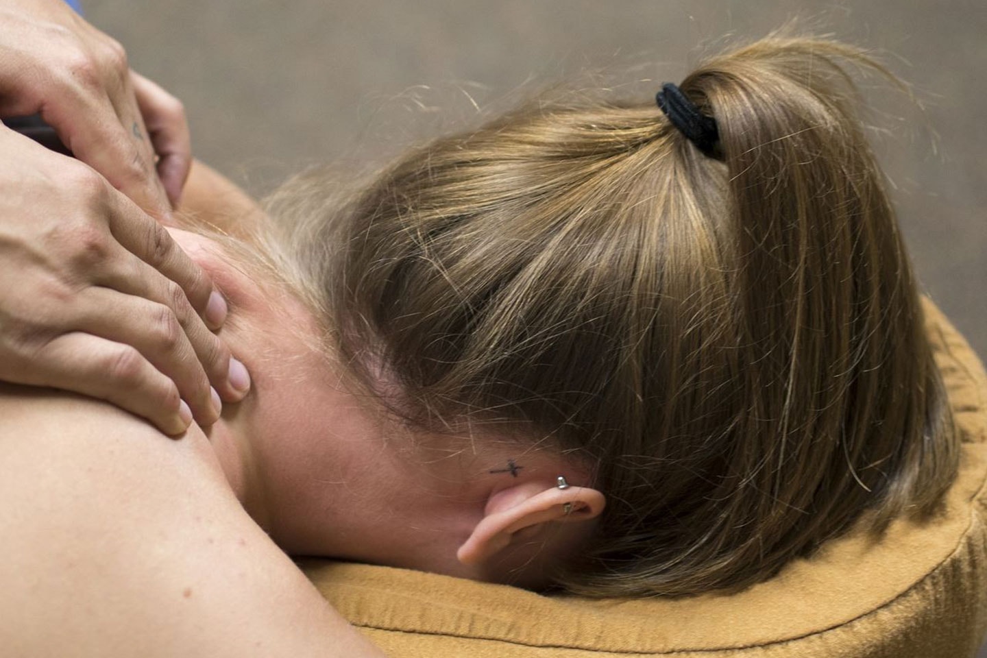 Ryggmassage 30 min hos Gothenburg Meraquel Massage & Relaxation (1 av 2)