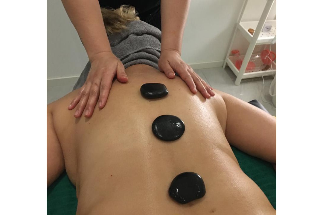 Filippinsk massage med hot stone 30/60 min hos Jocelyn Massage & Spa (3 av 7)