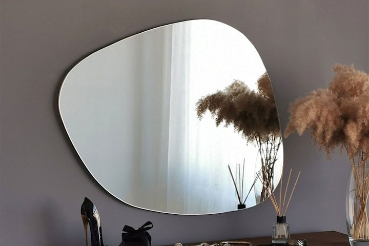 Soho Ayna spegel asymmetrisk form 75 x 58 cm