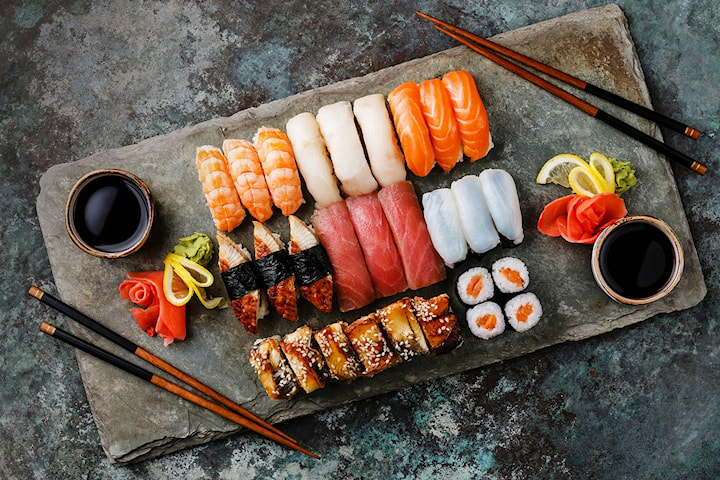 Velg mellom 12 til 76 biter takeaway sushi hos Fish Me