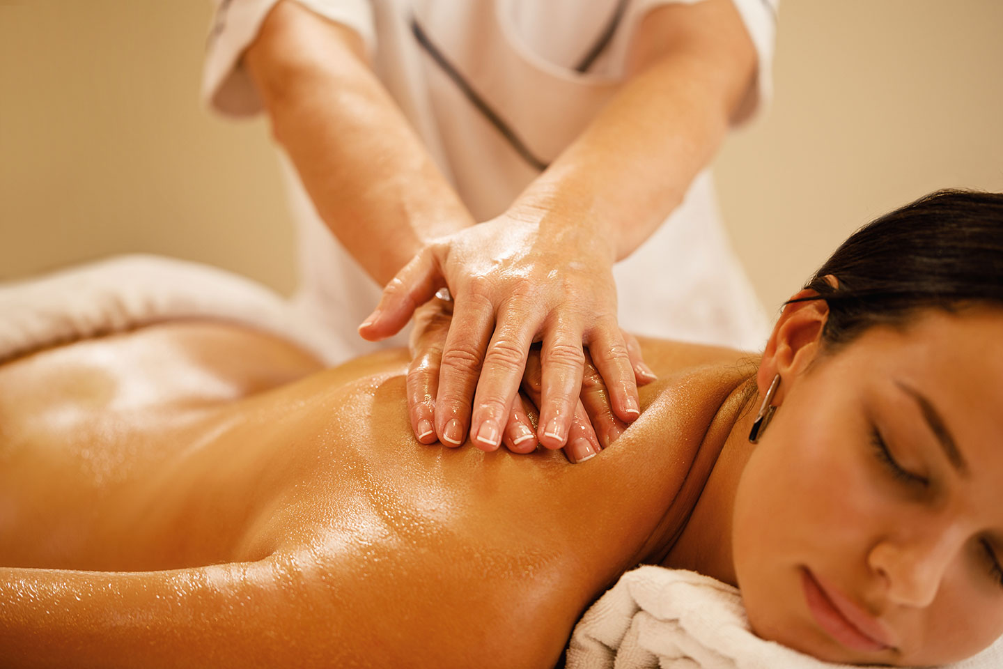 Klassisk filippinsk massage 60 min för muskelvärk och stress i Hässelby