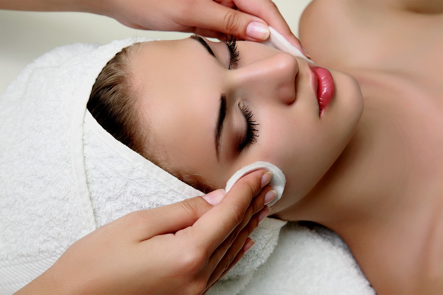 Velg mellom 30 eller 60 minutters ansiktsbehandling m/ massasje  hos Beauty Therapy Medi og Spa Klinikk på Bislett (1 av 7)