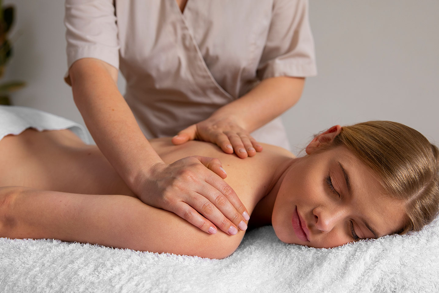 Kiropraktisk behandling eller massage 45 minuter vid Järntorget