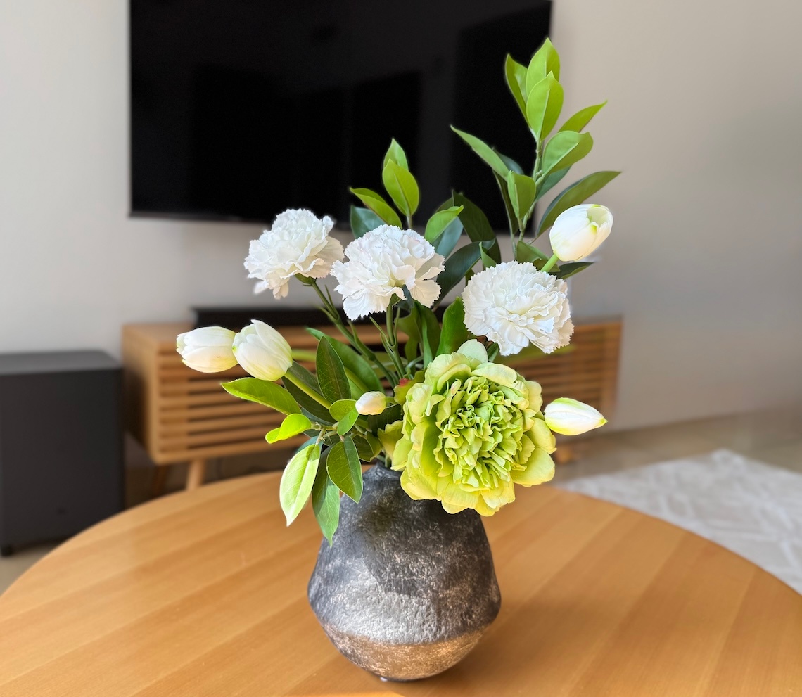 Vårens konstgjorda blomsterarrangemang med 5 eller 10 stjälkar