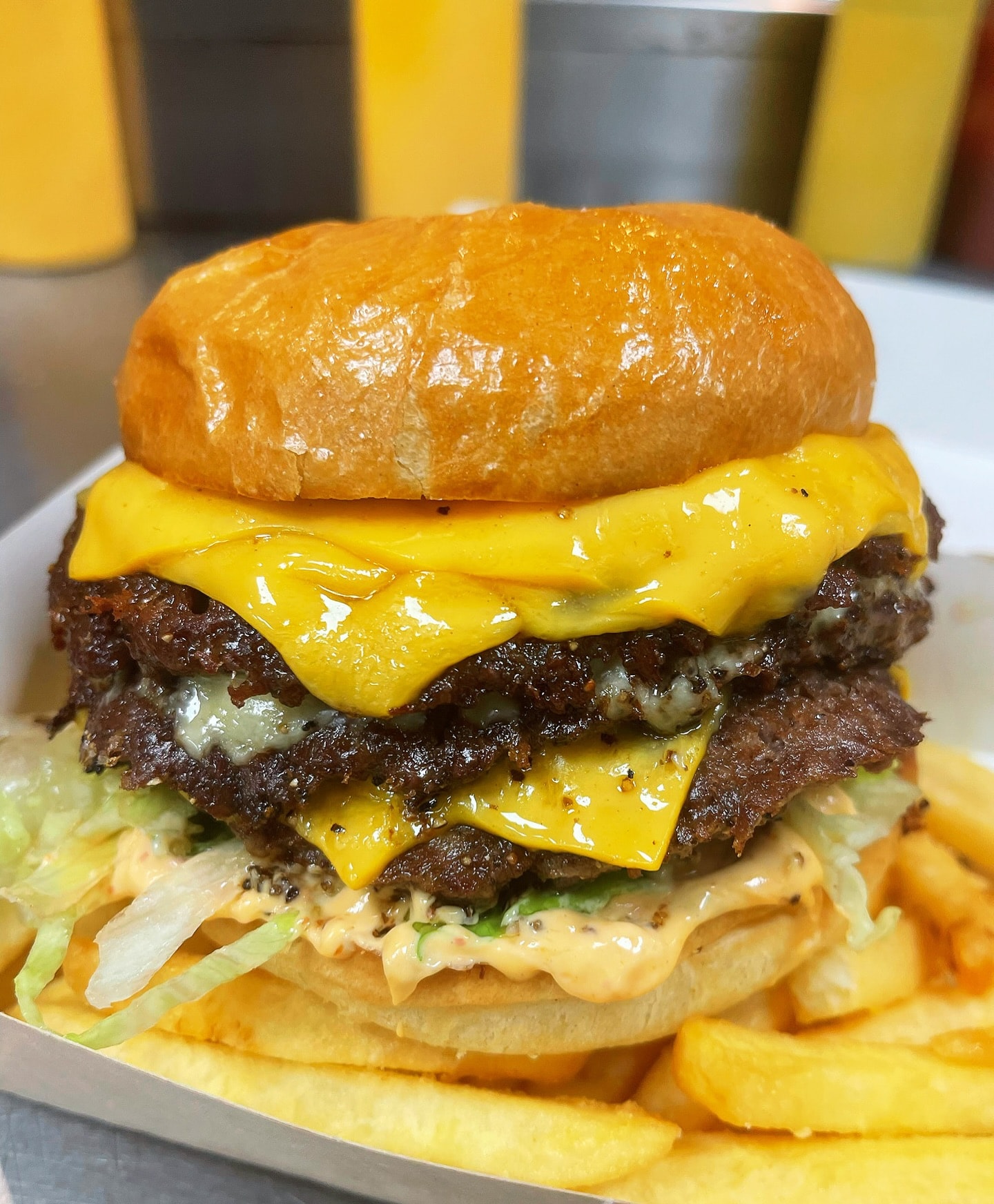 Valfri 200 g smashed burger inkl. pommes och dryck hos Burger Mansion (7 av 8)