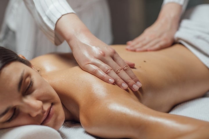 Massage - t.ex. fotmassage, nackmassage & ansiktsmassage hos Evelyne