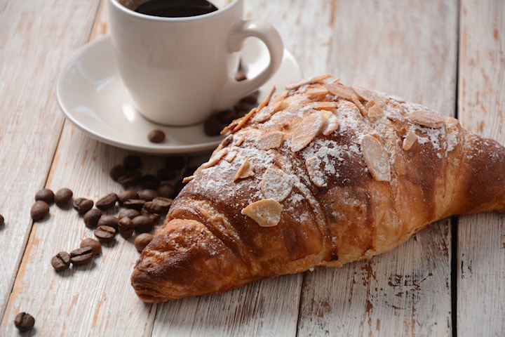 Valfri croissant med te eller kaffe hos Le Croissant