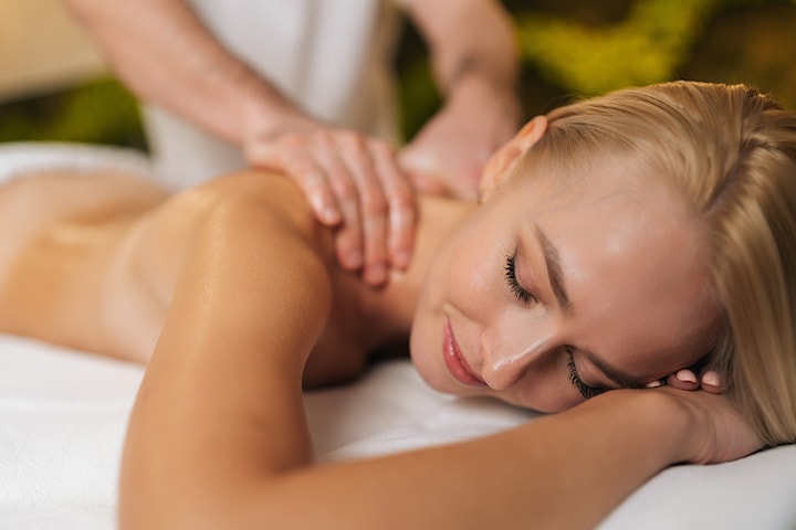 Ryggmassage hos Gothenburg Meraquel Massage & Relaxation i Munkebäck