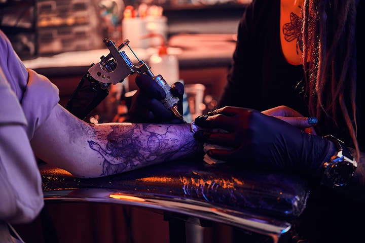 Presentkort värt 500 kr för tatuering hos Pink Shrimp tattoo Norrmalm
