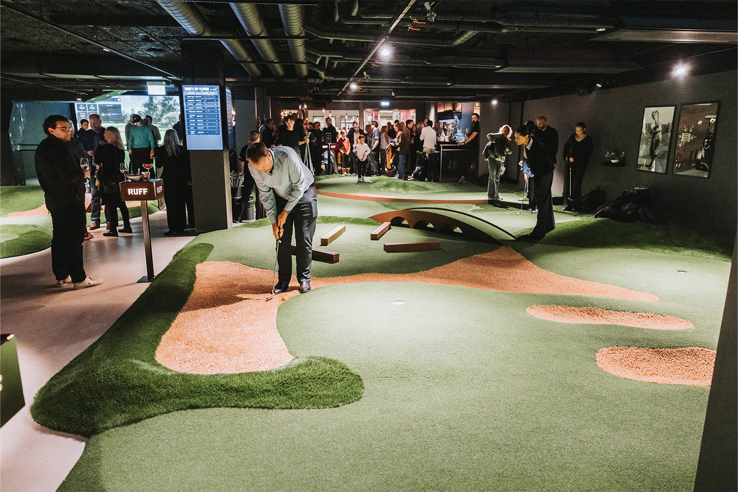 Minigolf med eller utan pinsa & dryck på RUFF Drottninggatan