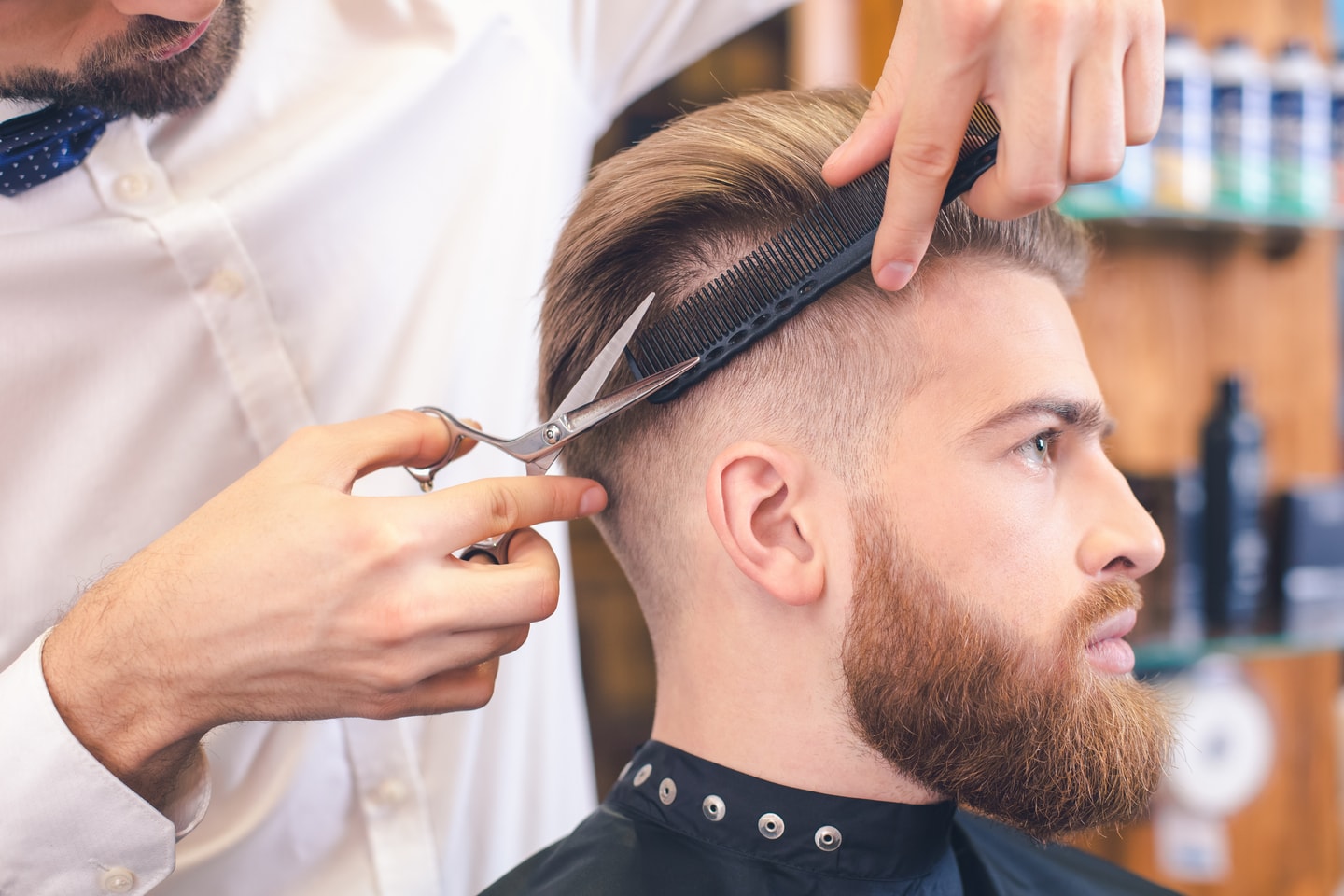 Herrklippning med eller utan trimning av skägg hos Quality Barbershop (1 av 3)