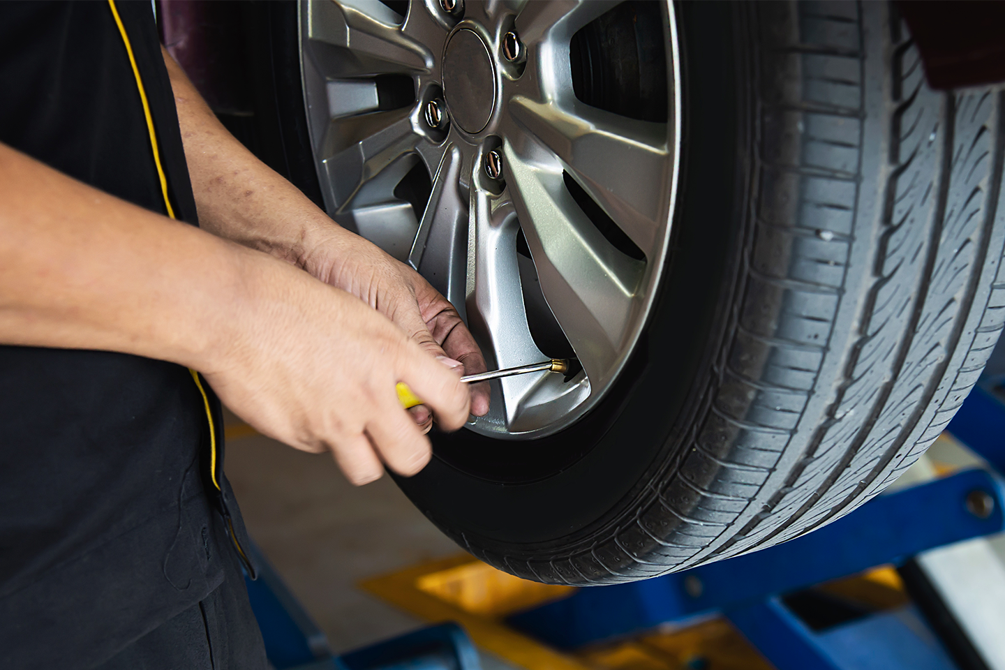 Däckbyte med eller utan däckhotell hos Däck Dax på Ringön