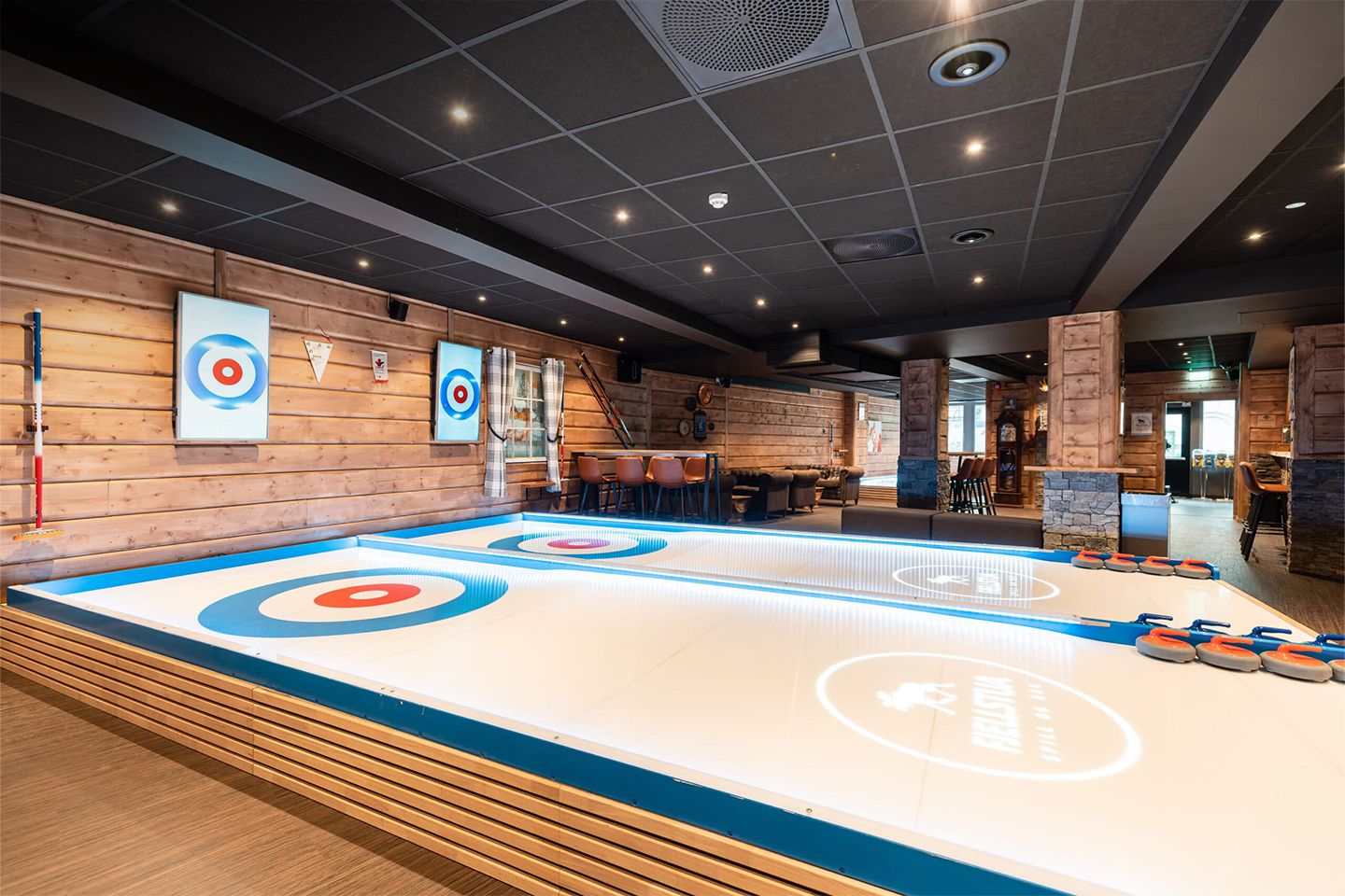 Spill Streetcurling til halv pris hos Megazone & Fjellstua i Oslo sentrum på lørdager