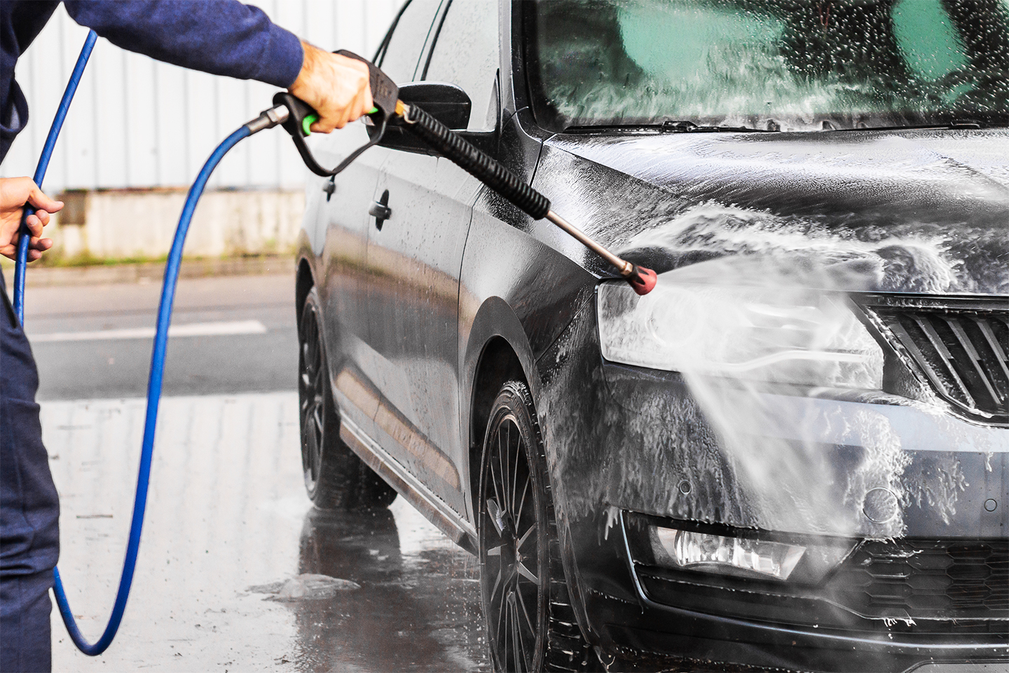 Ren bil uten å forlate huset! Få inn- og utvendig bilvask på døren med Detail My Ride