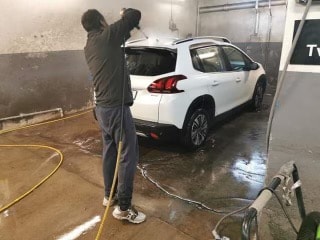 In- och utvändig biltvätt hos Expert Bilvård (5 av 6)
