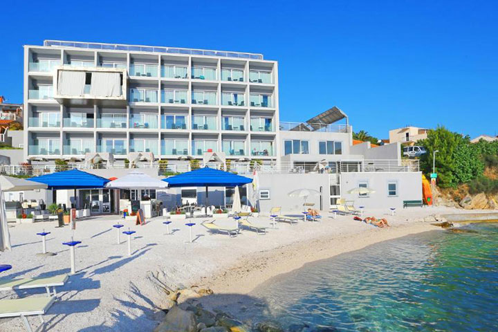 1 uke for 2–4 personer med overnatting inkludert frokost i Podstrana, Kroatia