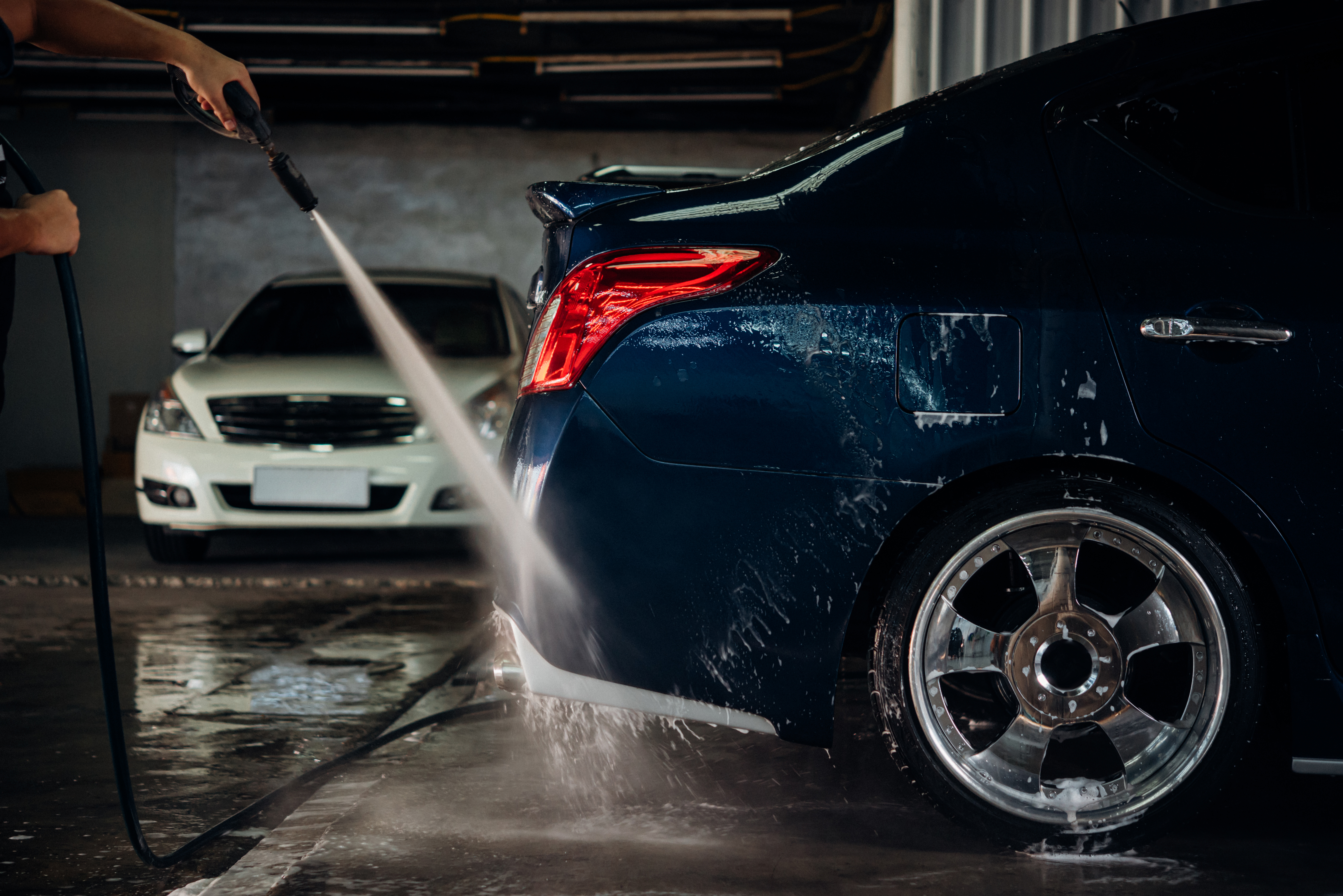 Biltvätt in- och utvändig inkl. fri parkering hos RenBil Kungsholmen