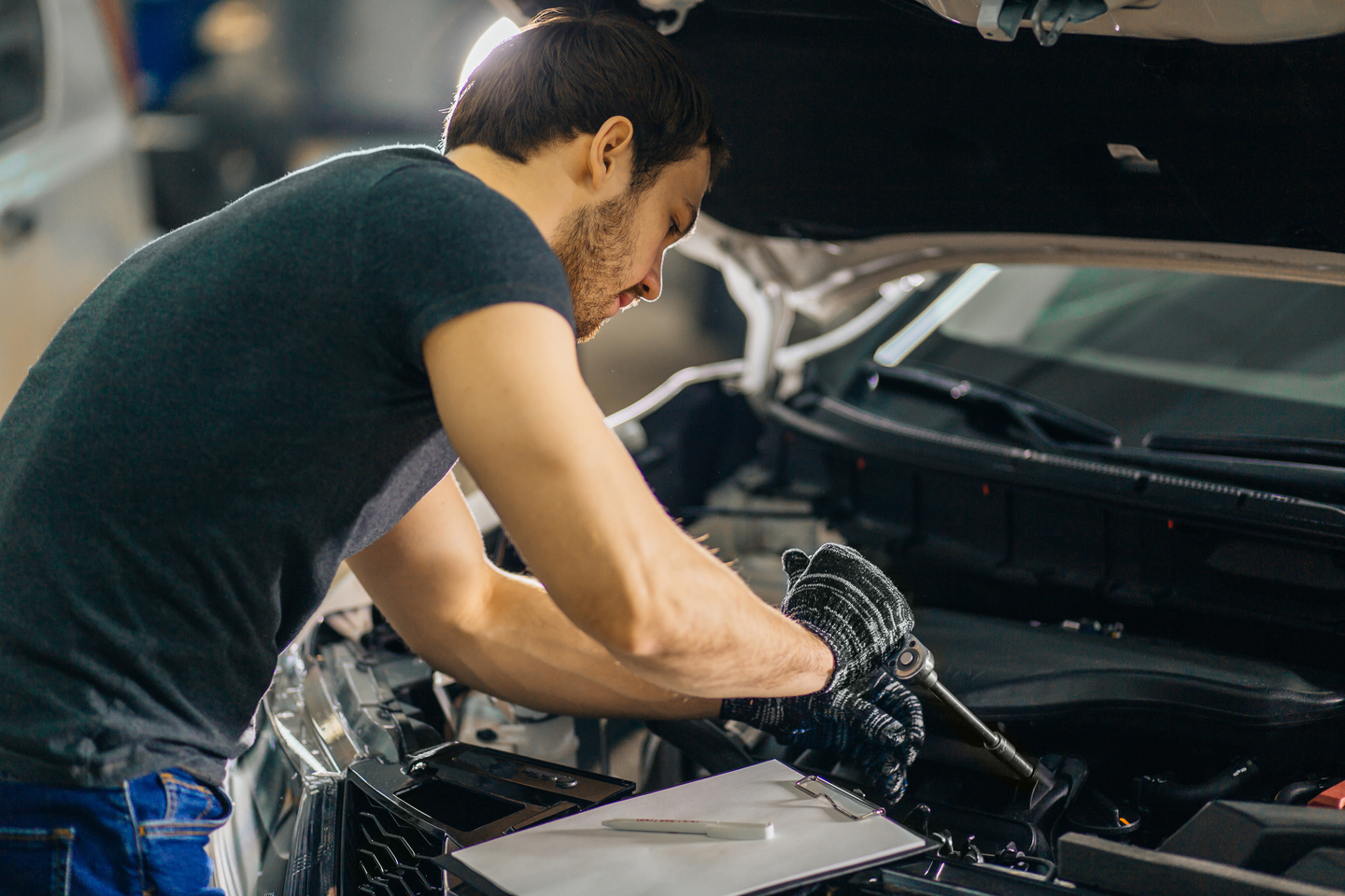 Bilservice: Bas-eller helservice hos Vellinge Bil & Motor