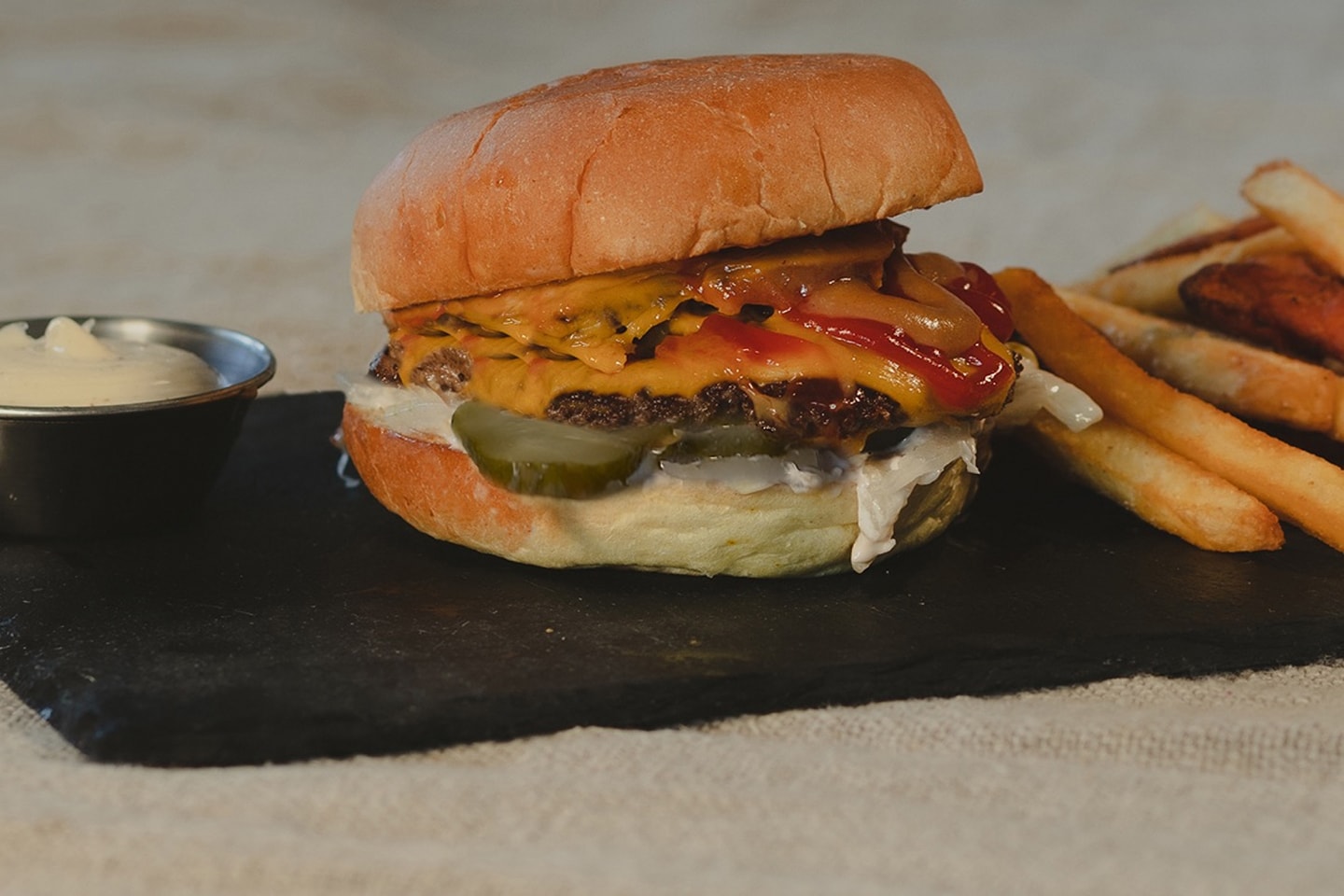Valfri hamburgare inkl. tillbehör - Boutique Burger by TONYS i Arkaden (4 av 11)