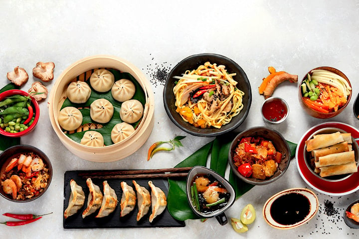 7-retters asiatisk tasting meny for 2 til 6 personer. Kun 399 per person