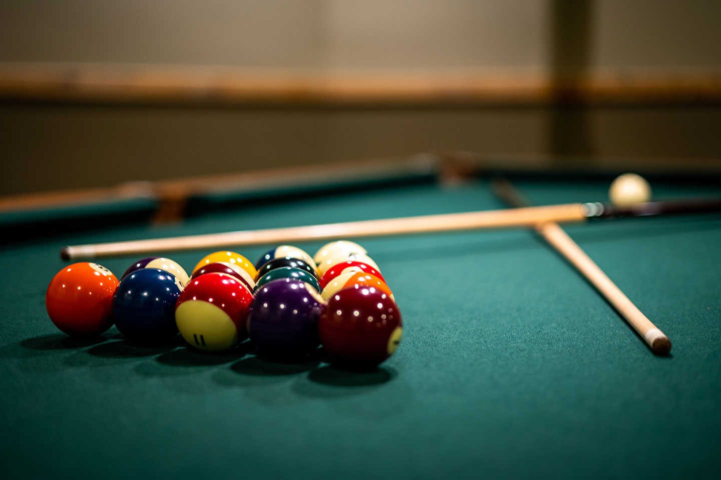 Valfri pinsa med 1 timme biljard eller dart hos Pins & Games