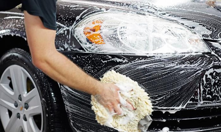 Bilhandtvätt hos Iduns biltvätt (3 av 4)