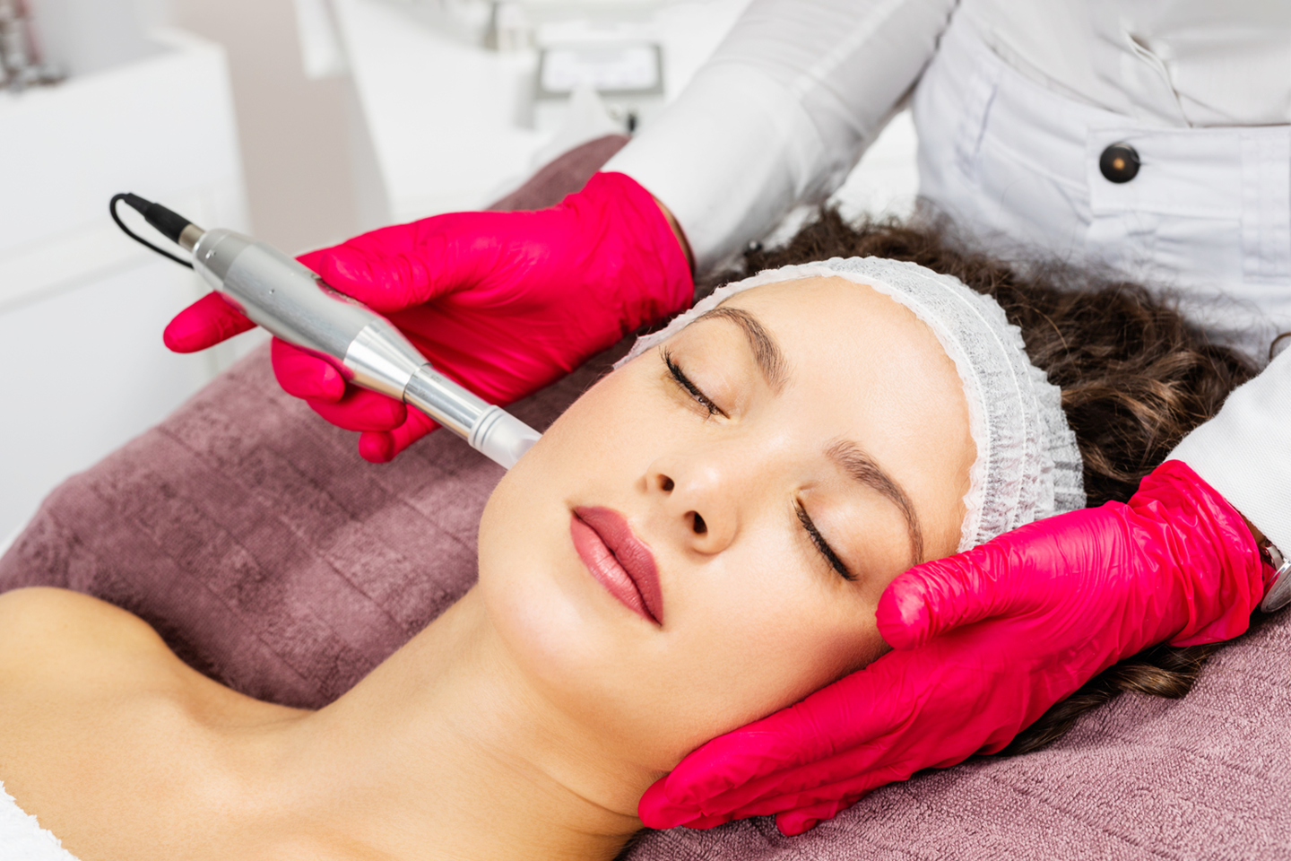 Velg mellom to forskjellig typer Microneedling hos Hud & Hår Klinikken