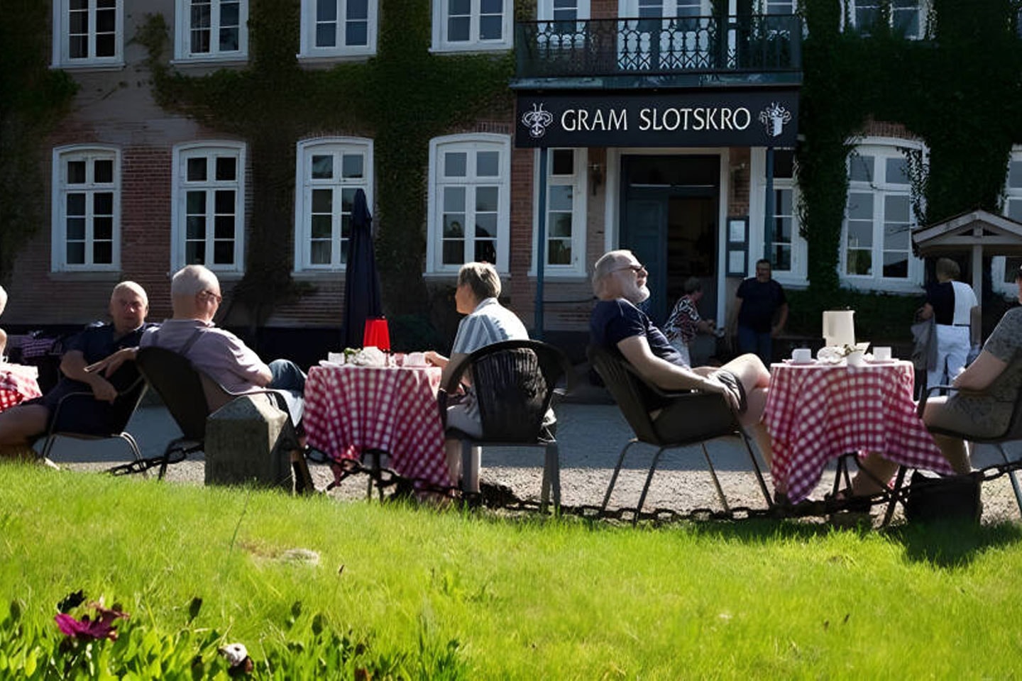 Boende på Gram Slotskro i Danmark fr. 1299 kr (1 av 6) (2 av 6)