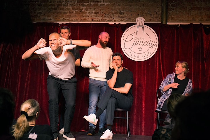 Improviserad humorshow av Improv Comedy Club på Tredje Lång - 2 för 1