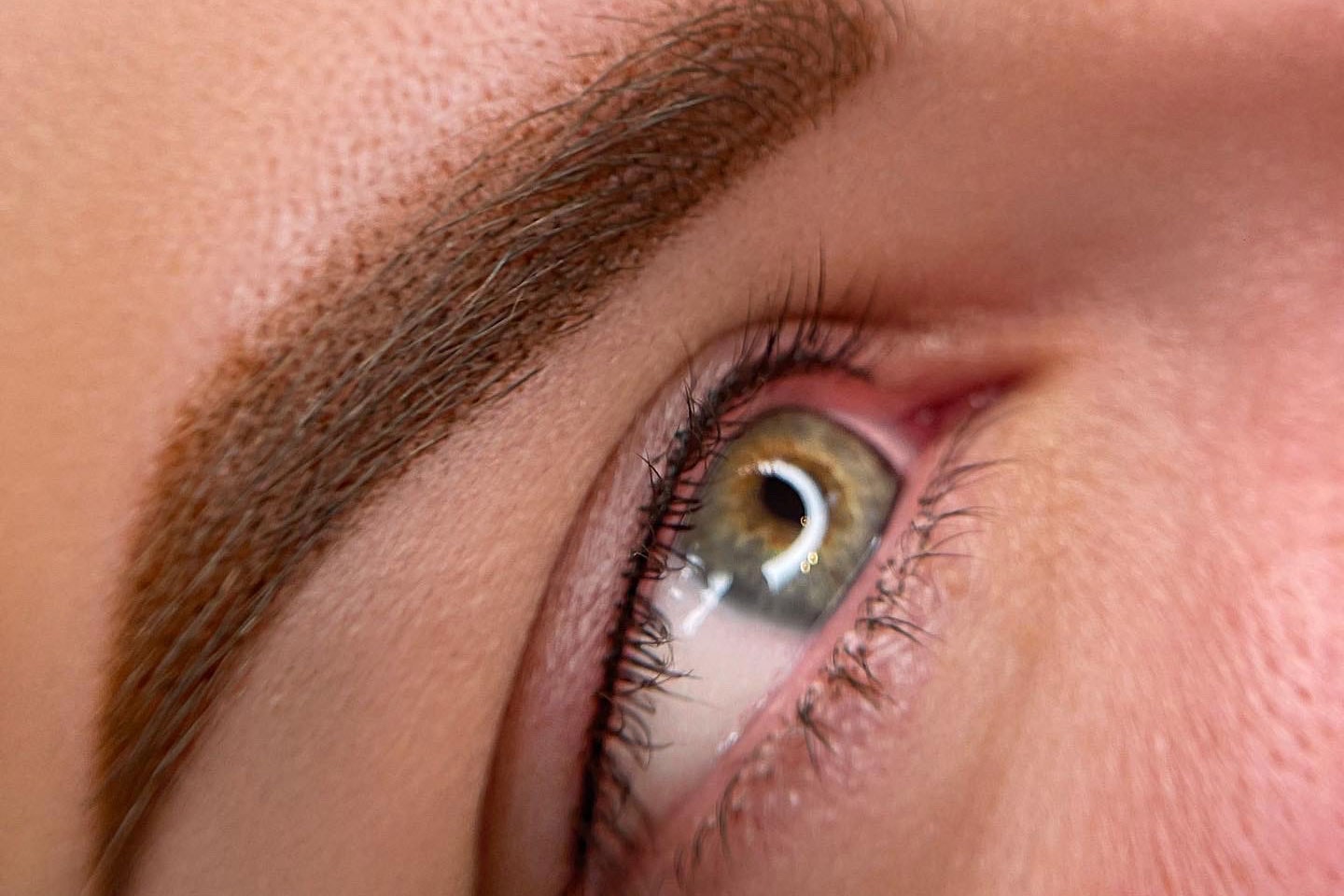 Permanent makeup ögonbryn, lashliner eller läppar i Linné (6 av 16)