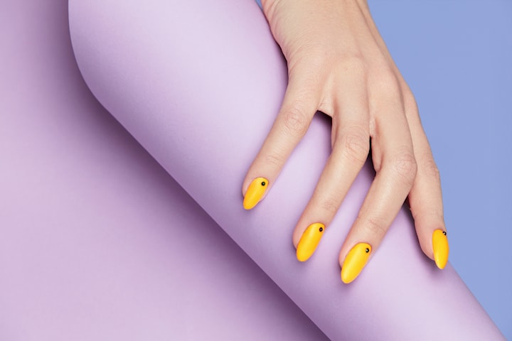 Akrylnaglar med gellack inkl. handmassge hos Nails By MT