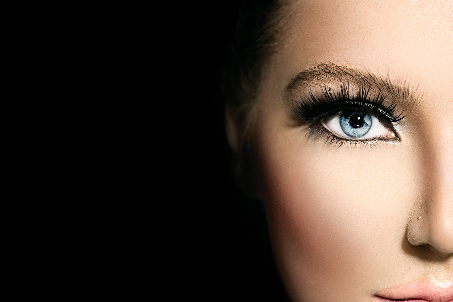 Vippeextensions hos Revive Let's deal