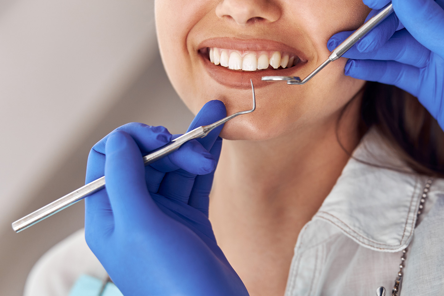 Komplett tandundersökning hos Stockholm Tandläkarcenter i Norrmalm