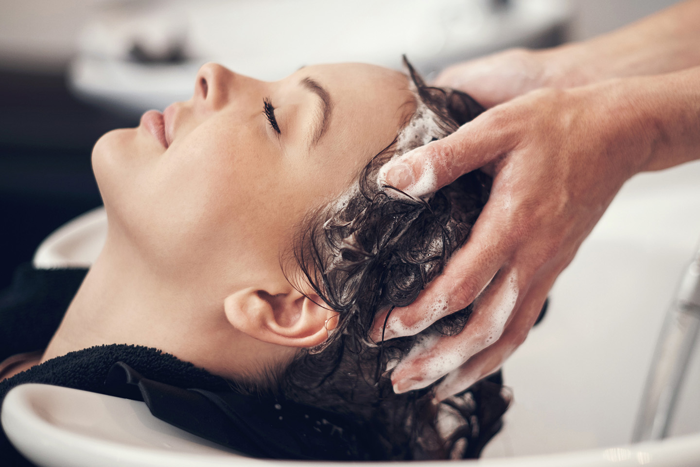 Scalp Detox med klippning hos Monikas Hårstudio vid Globen