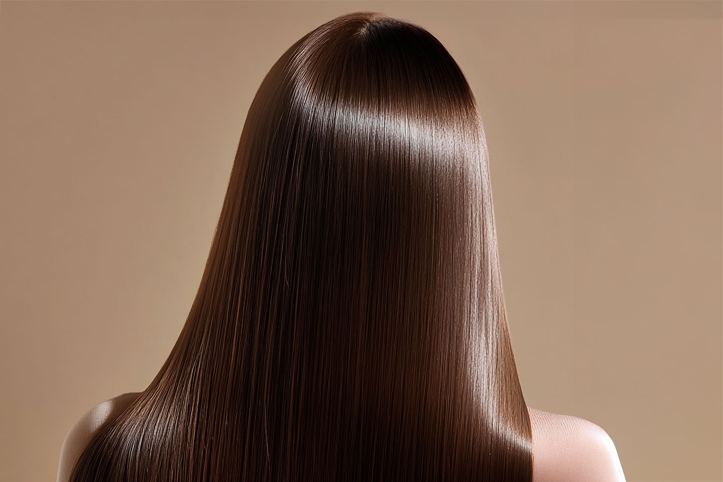 Klippning med Olaplex eller K18, tvätt, fön och styling på Södermalm