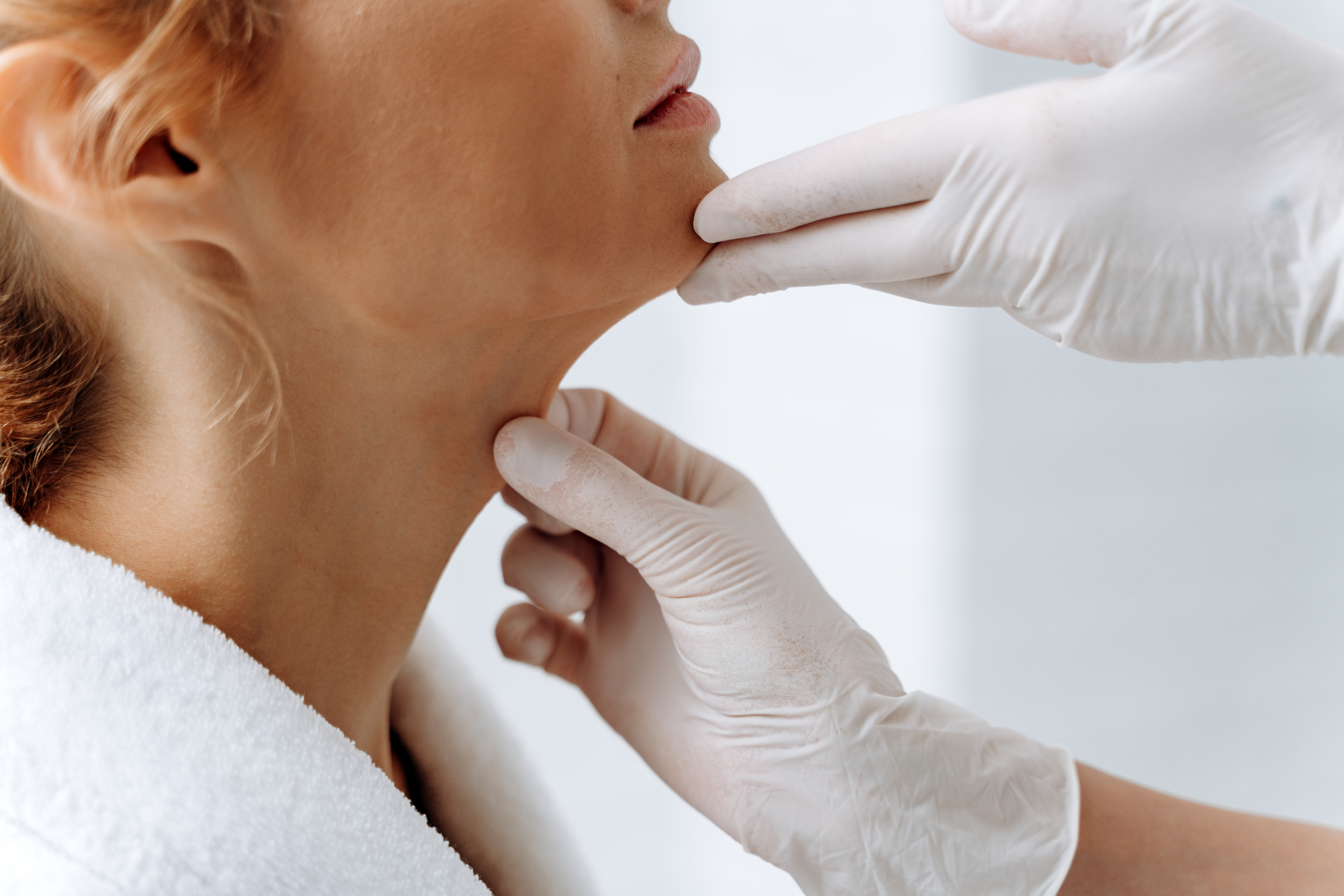 Fettsugning av dubbelhaka & halslyft hos Atlantic Clinic, Lorensberg